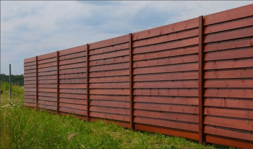 забор деревянный горизонтальный лесенка