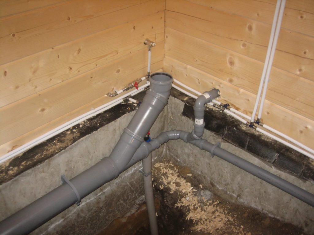 монтаж канализации в деревянном доме