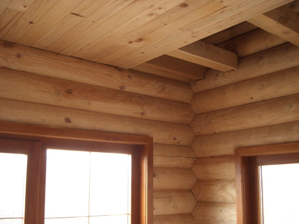 высота потолка в деревянном доме из бруса 