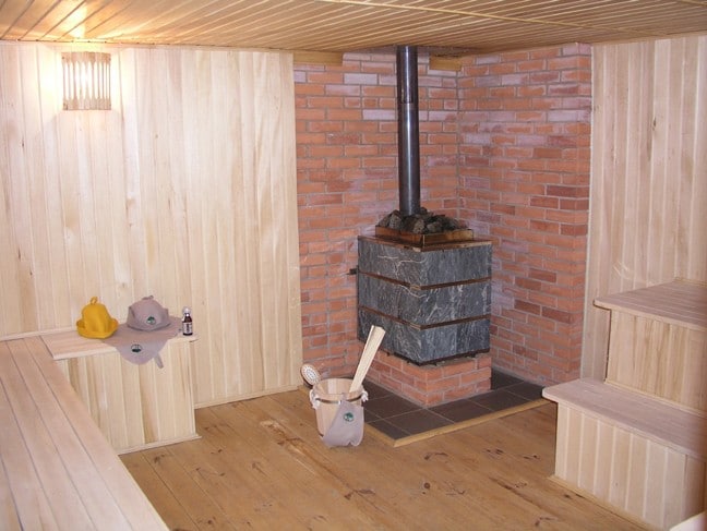 Как установить отопительную печь на деревянный пол