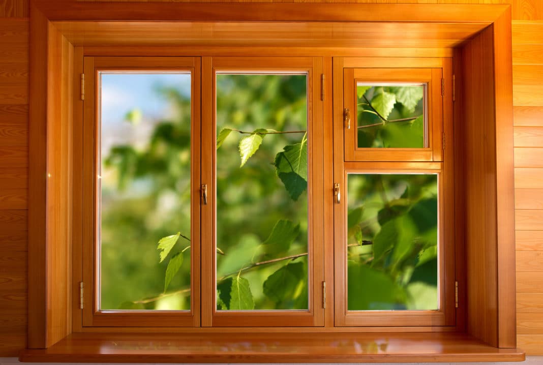Деревянное окно